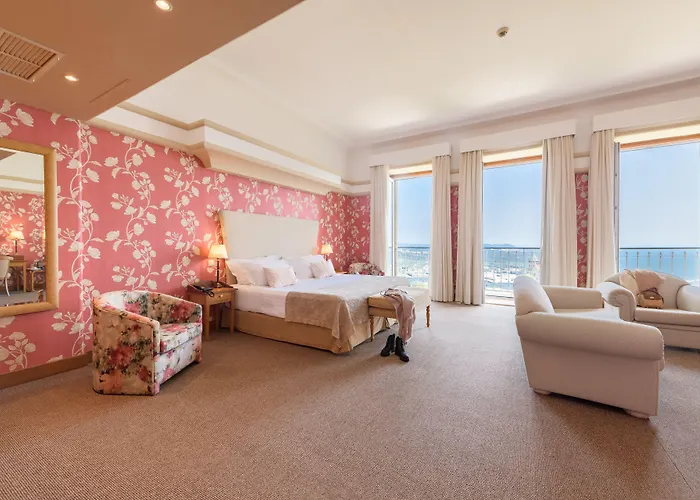 De 4* Виана-ду-Каштелу