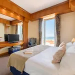 De 4*
