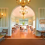 Hotel De 4*