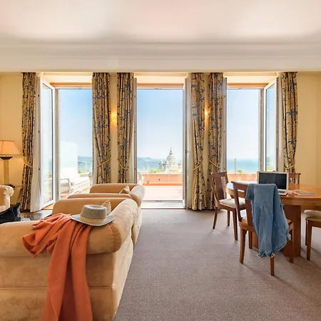 Ξενοδοχείο De 4*