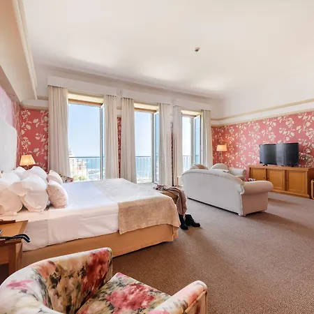 Ξενοδοχείο De 4*